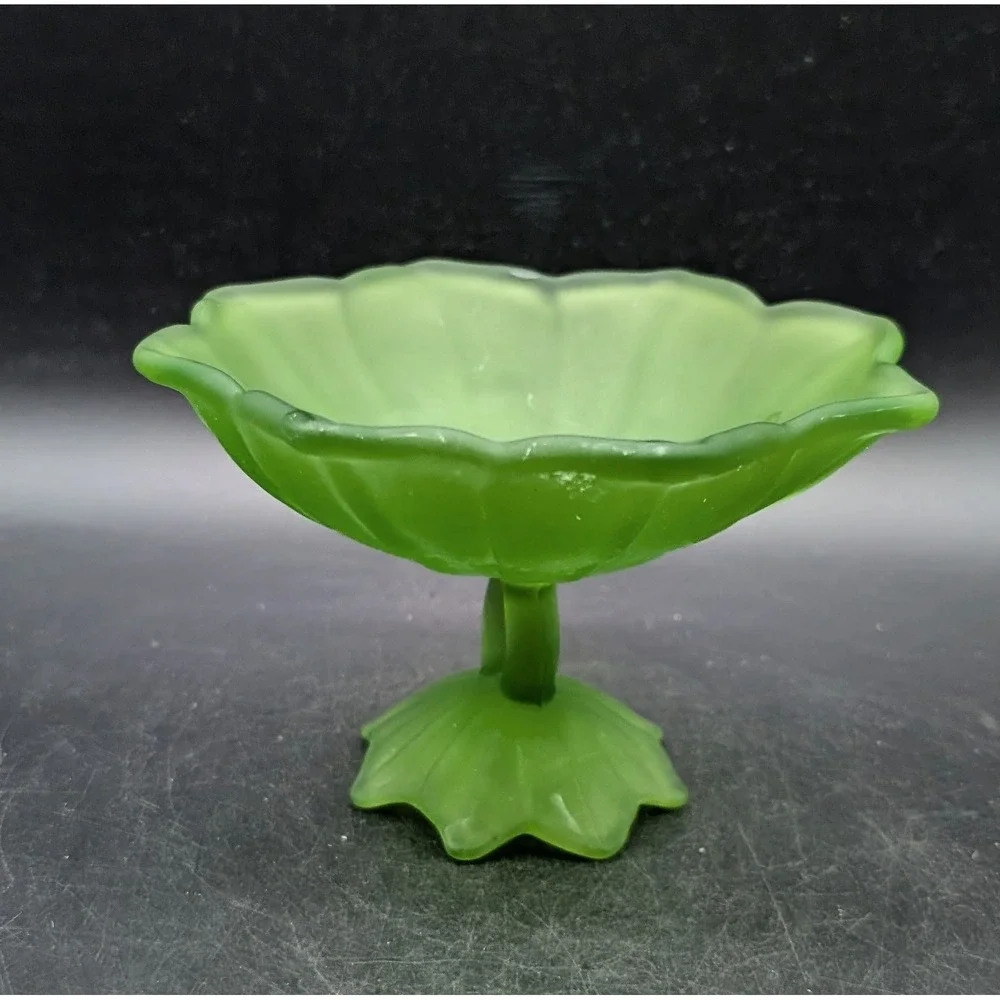 Westmoreland Frosted Green Satin Glass Scalloped Compote Pedestal Candy Dish 5